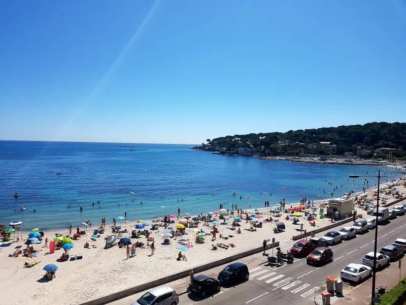 Local commercial à vendre face à la mer, plage de la Salis à Antibes